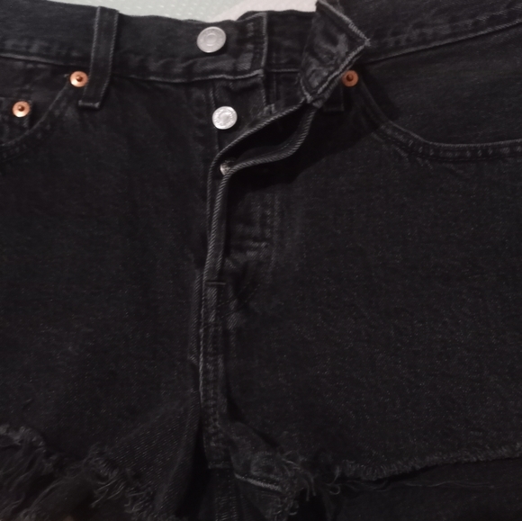 LEVI JEAN SHORT SIZE Unknown - Picture 5 of 16